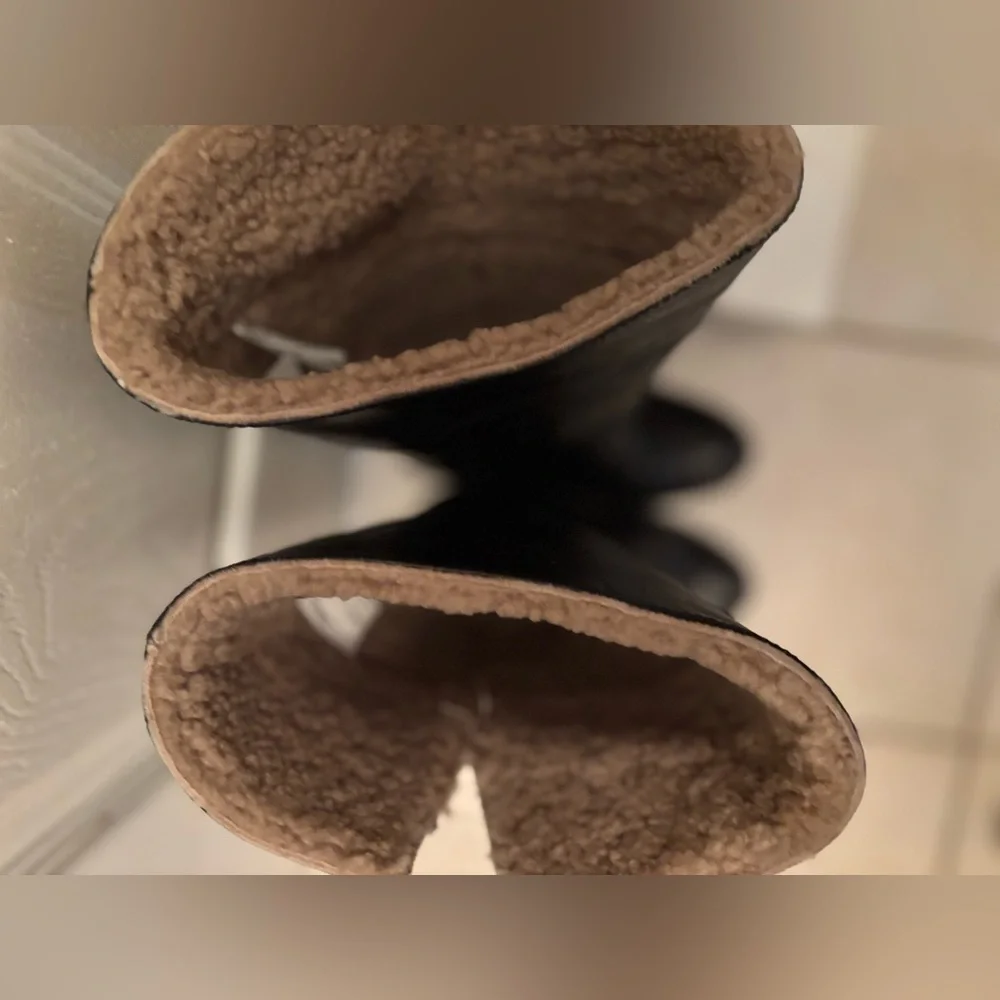 LIKE NEW UGG PLATFORM “BELOW THE KNEE” LEATHER & SHEEPSKIN BOOTS  SZ 8.5 - Picture 11 of 12